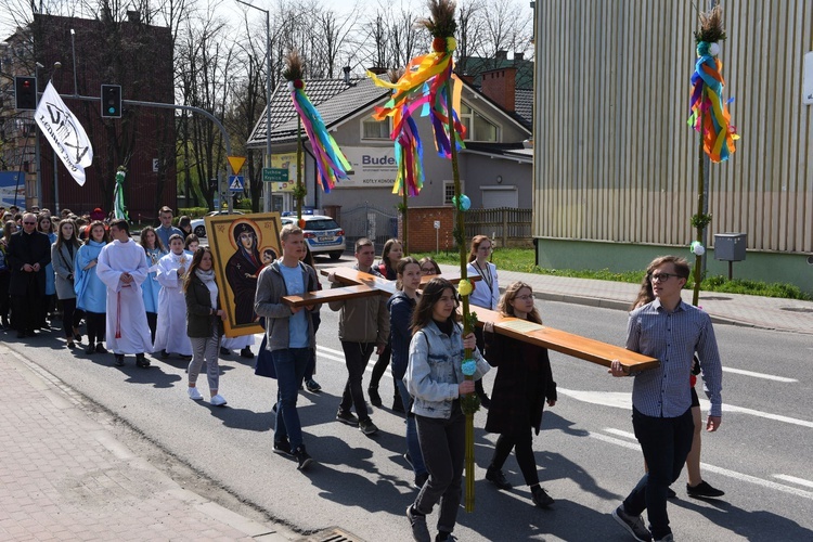 Tarnów. Niedziela Palmowa młodych. Procesja różańcowa