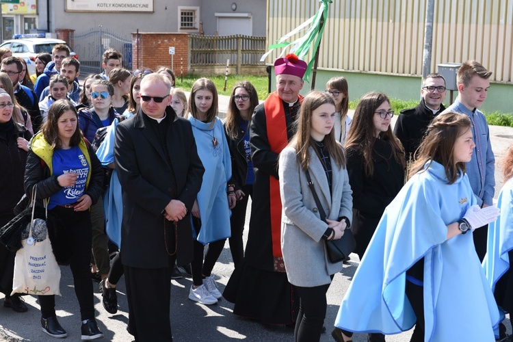 Tarnów. Niedziela Palmowa młodych. Procesja różańcowa