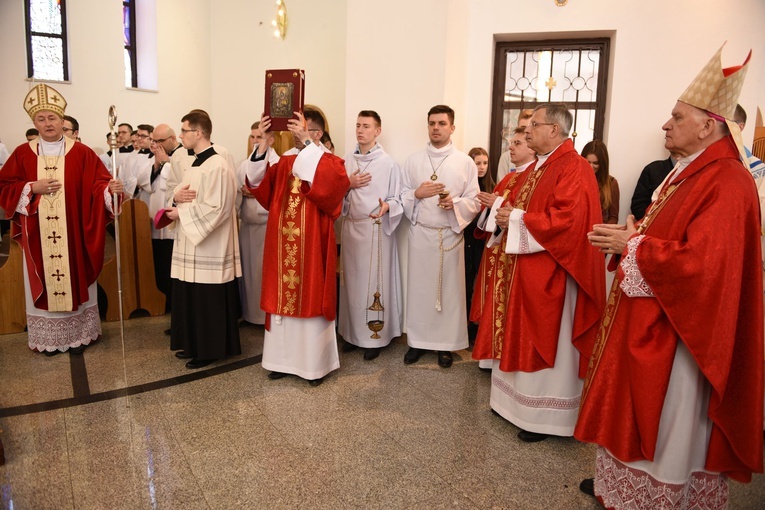 Tarnów. Niedziela Palmowa młodych. Msza św.