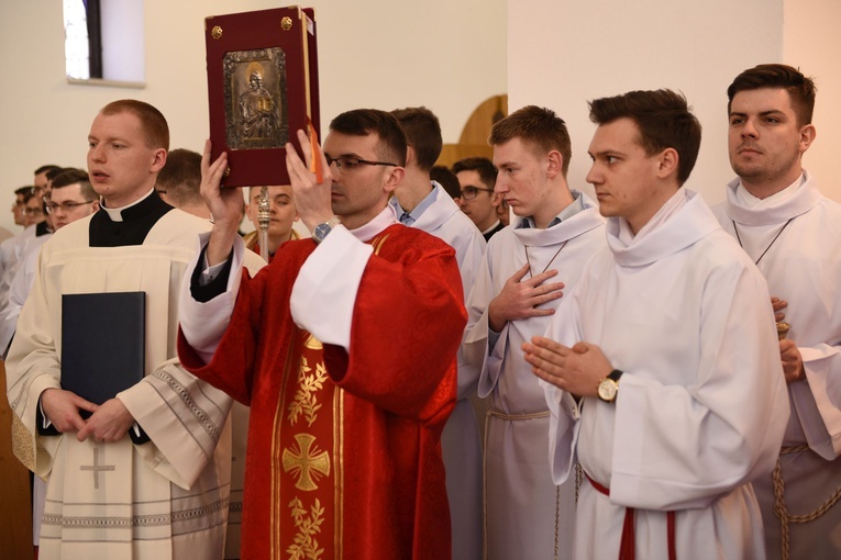 Tarnów. Niedziela Palmowa młodych. Msza św.