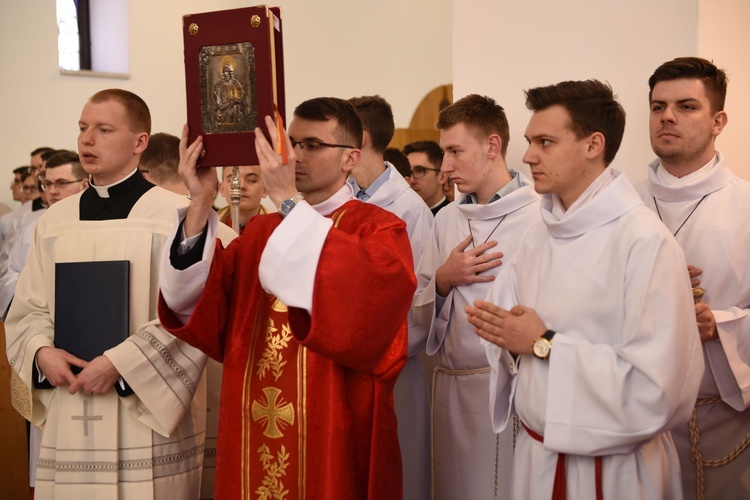 Tarnów. Niedziela Palmowa młodych. Msza św.