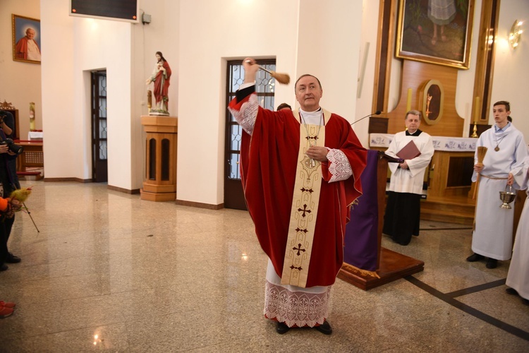 Tarnów. Niedziela Palmowa młodych. Msza św.