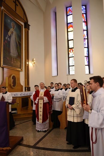 Tarnów. Niedziela Palmowa młodych. Msza św.