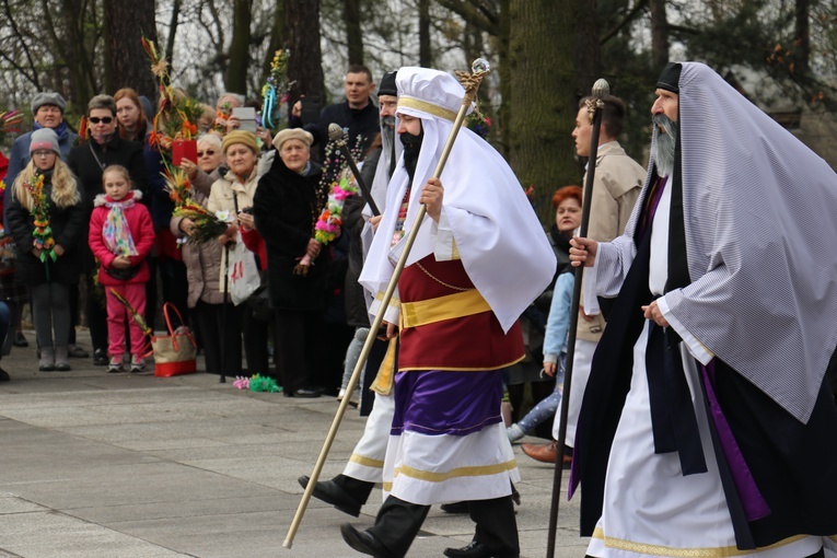Rozpoczęły się obchody Chwalebnego Misterium Męki Pańskiej