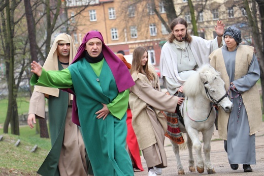 Rozpoczęły się obchody Chwalebnego Misterium Męki Pańskiej