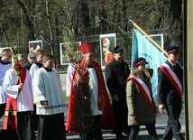 Procesja z palmami ulicami Lublina.