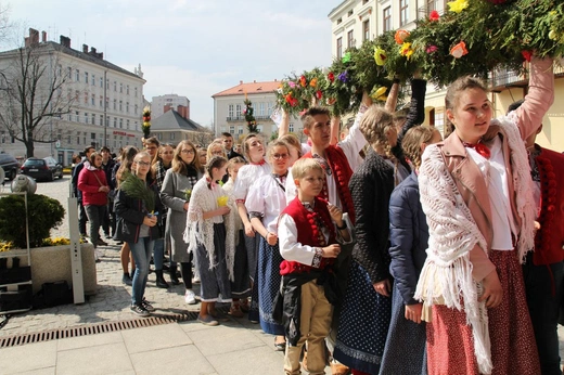 Niedziela Palmowa młodych w Bielsku-Białej 2019 - procesja do katedry