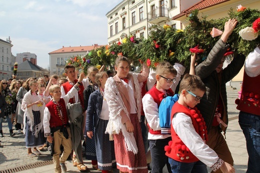 Niedziela Palmowa młodych w Bielsku-Białej 2019 - procesja do katedry