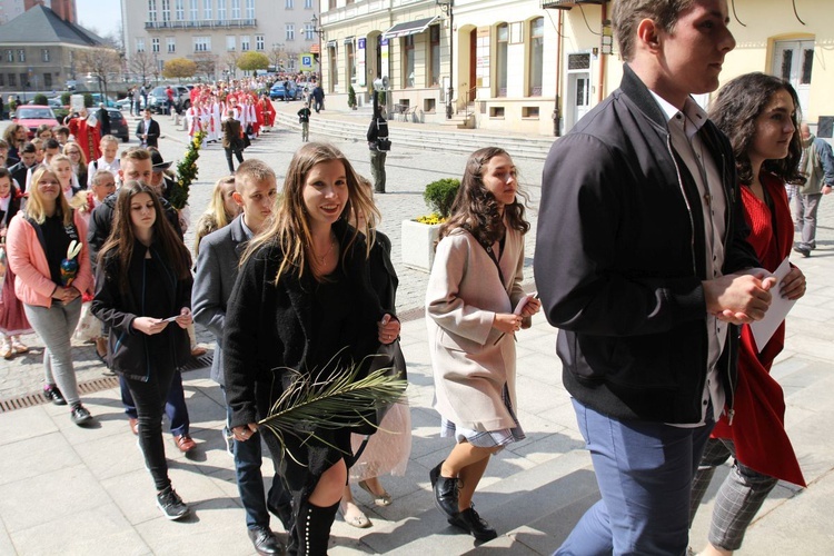 Niedziela Palmowa młodych w Bielsku-Białej 2019 - procesja do katedry