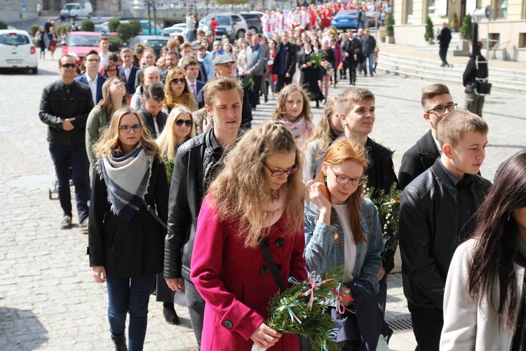 Niedziela Palmowa młodych w Bielsku-Białej 2019 - procesja do katedry