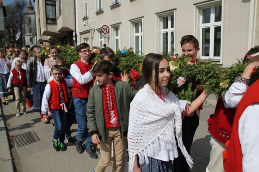 Niedziela Palmowa młodych w Bielsku-Białej 2019 - procesja do katedry