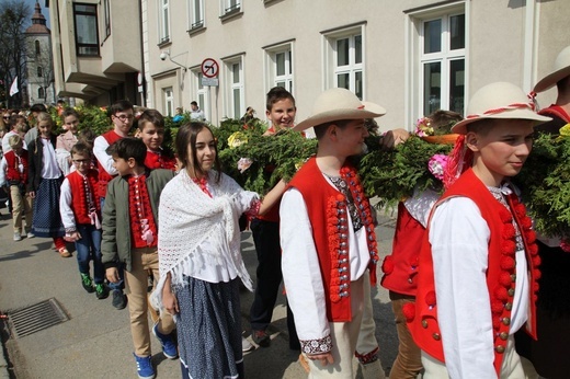 Niedziela Palmowa młodych w Bielsku-Białej 2019 - procesja do katedry