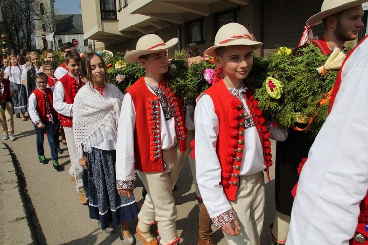 Niedziela Palmowa młodych w Bielsku-Białej 2019 - procesja do katedry