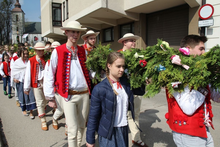 Niedziela Palmowa młodych w Bielsku-Białej 2019 - procesja do katedry