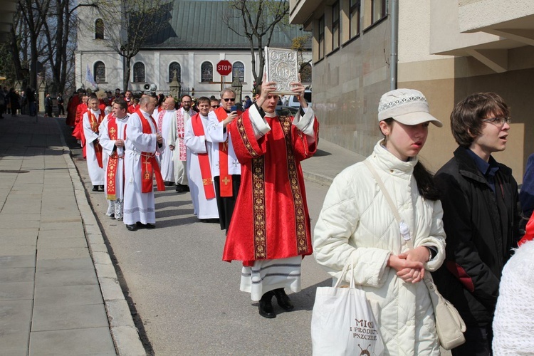 Niedziela Palmowa młodych w Bielsku-Białej 2019 - procesja do katedry