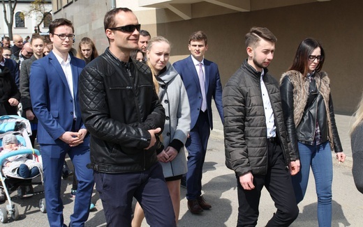 Niedziela Palmowa młodych w Bielsku-Białej 2019 - procesja do katedry