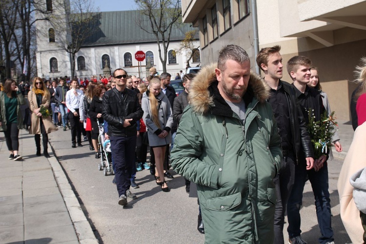 Niedziela Palmowa młodych w Bielsku-Białej 2019 - procesja do katedry