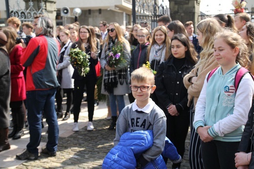 Niedziela Palmowa młodych w Bielsku-Białej 2019 - procesja do katedry