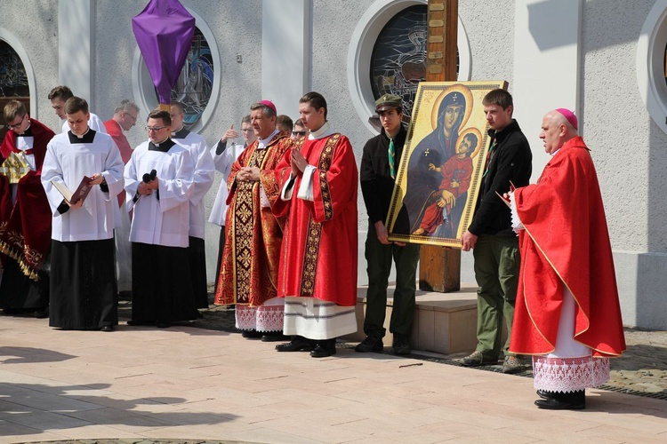 Niedziela Palmowa młodych w Bielsku-Białej 2019 - procesja do katedry