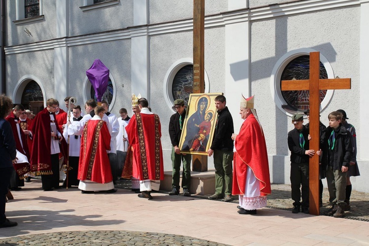 Niedziela Palmowa młodych w Bielsku-Białej 2019 - procesja do katedry