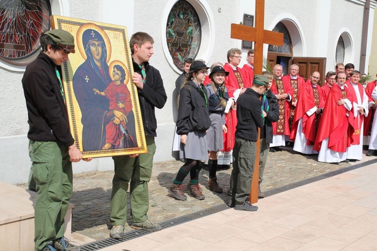 Niedziela Palmowa młodych w Bielsku-Białej 2019 - procesja do katedry