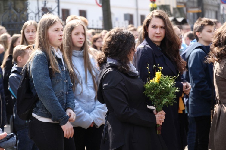 Niedziela Palmowa młodych w Bielsku-Białej 2019 - procesja do katedry