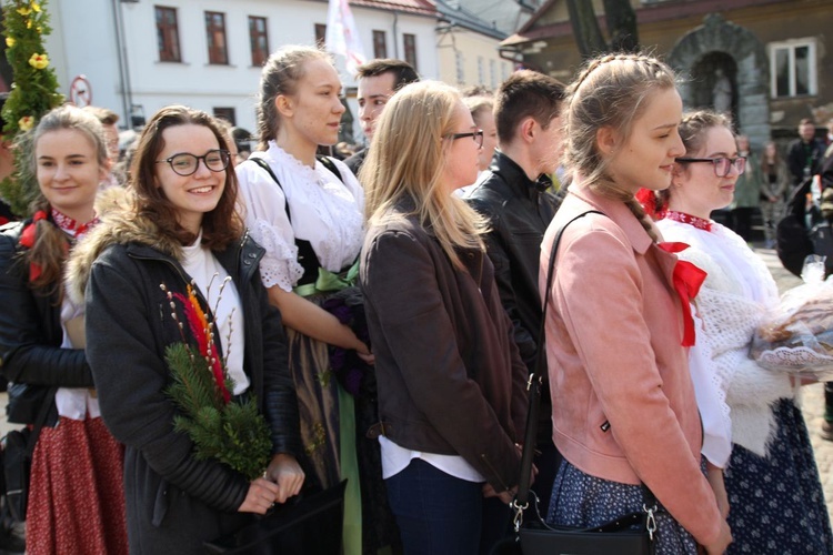 Niedziela Palmowa młodych w Bielsku-Białej 2019 - procesja do katedry