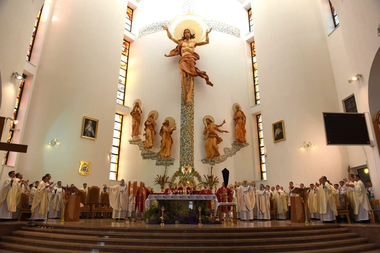 Tarnów. Niedziela Palmowa młodych. Msza św.