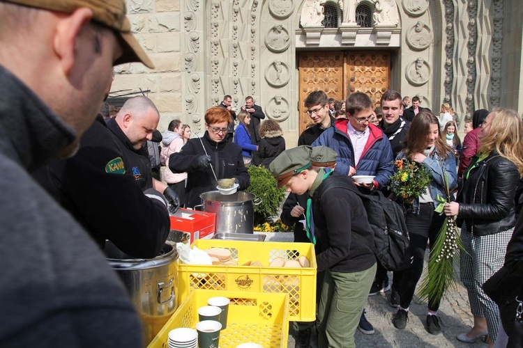 Niedziela Palmowa młodych w Bielsku-Białej 2019 - Msza Święta