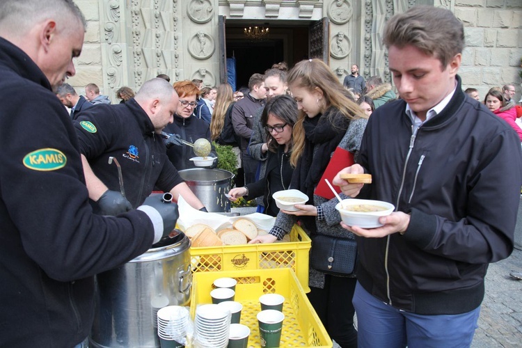 Niedziela Palmowa młodych w Bielsku-Białej 2019 - Msza Święta