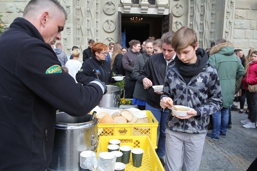 Niedziela Palmowa młodych w Bielsku-Białej 2019 - Msza Święta