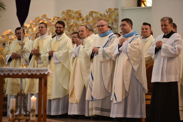 Tarnów. Niedziela Palmowa młodych. Msza św.