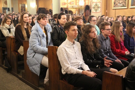 Niedziela Palmowa młodych w Bielsku-Białej 2019 - Msza Święta