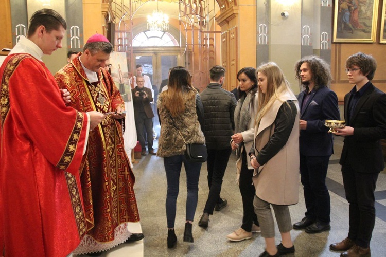 Niedziela Palmowa młodych w Bielsku-Białej 2019 - Msza Święta