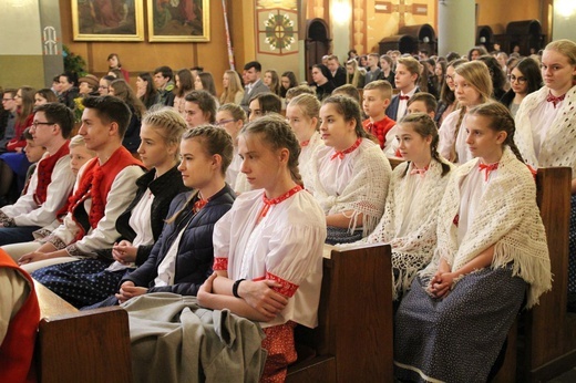 Niedziela Palmowa młodych w Bielsku-Białej 2019 - Msza Święta