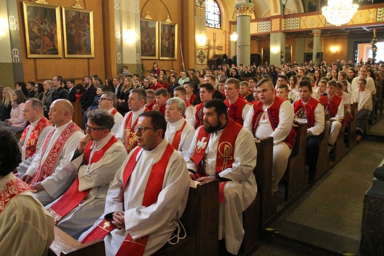 Niedziela Palmowa młodych w Bielsku-Białej 2019 - Msza Święta