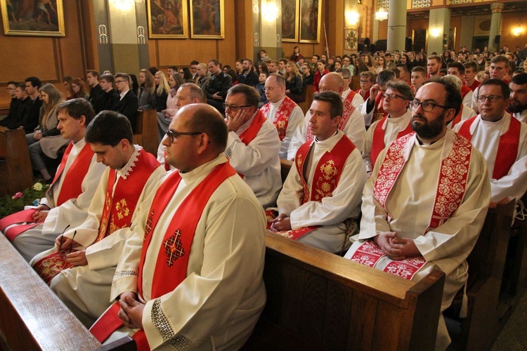 Niedziela Palmowa młodych w Bielsku-Białej 2019 - Msza Święta