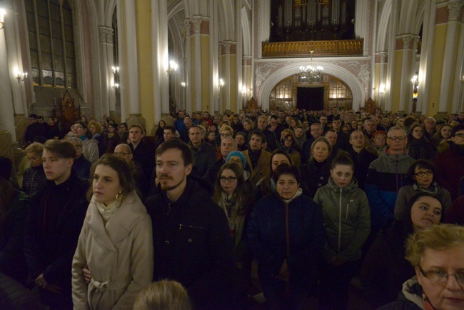 Droga Krzyżowa młodych w Radomiu