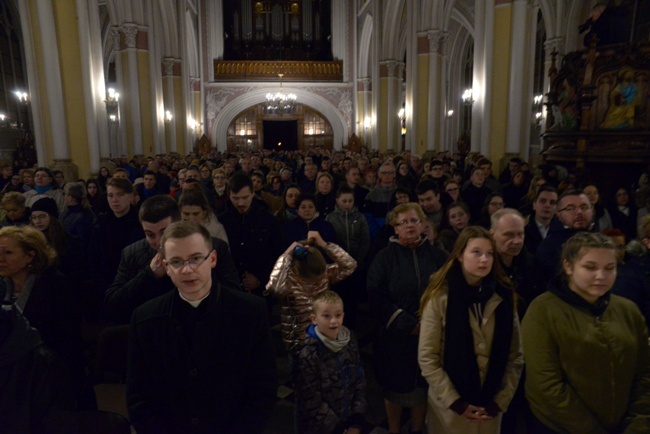 Droga Krzyżowa młodych w Radomiu