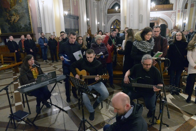 Droga Krzyżowa młodych w Radomiu