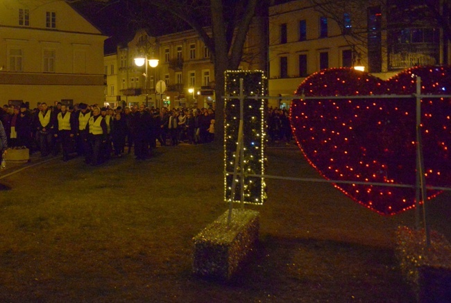 Droga Krzyżowa młodych w Radomiu