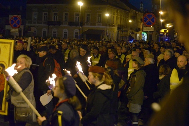 Droga Krzyżowa młodych w Radomiu