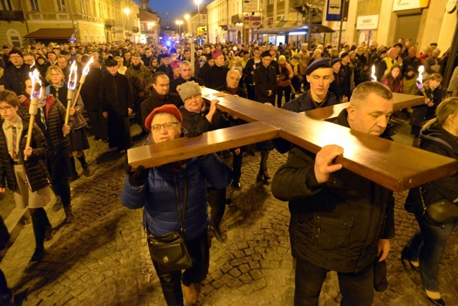 Droga Krzyżowa młodych w Radomiu