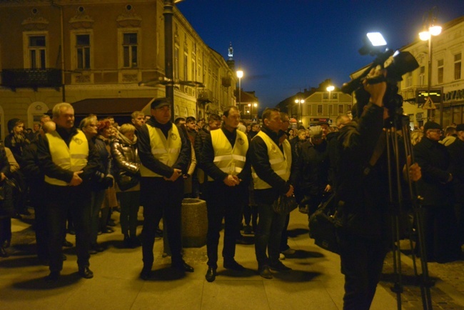 Droga Krzyżowa młodych w Radomiu