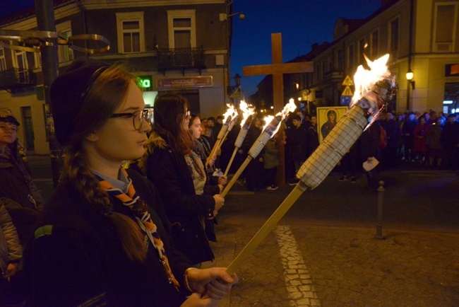 Droga Krzyżowa młodych w Radomiu