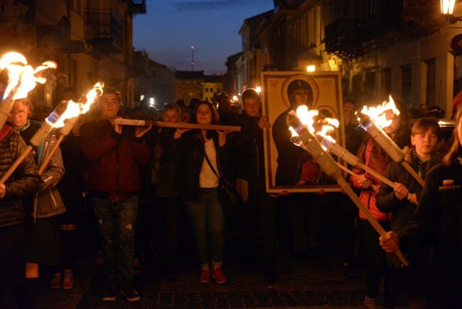 Droga Krzyżowa młodych w Radomiu