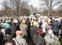 ◄	28 kwietnia o 15.00 przy posągu w parku zgromadzą się wierni.