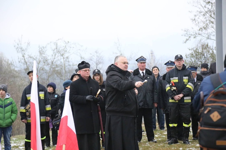 Poświęcenie krzyża w Biegonicach