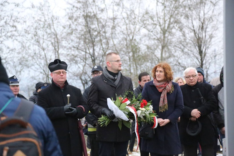 Poświęcenie krzyża w Biegonicach