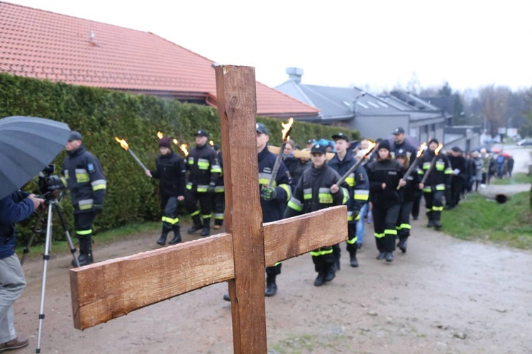 Poświęcenie krzyża w Biegonicach